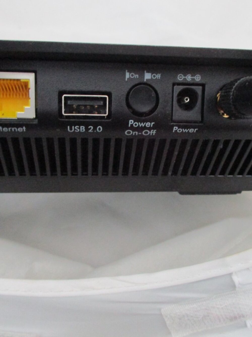 NETGEAR Nighthawk Wireless Smart Gaming WiFi Router AC2300 R7000P bundle Adapter - Picture 12 of 16